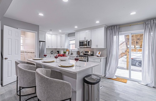 Plainfield Maison | Posh Living Spacious 4-bedroom Duplex in lovely Plainfield
