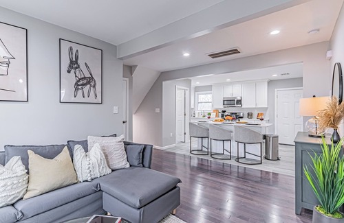 Scotch Plains Maison | Posh Living Spacious 4-bedroom Duplex Plainfield