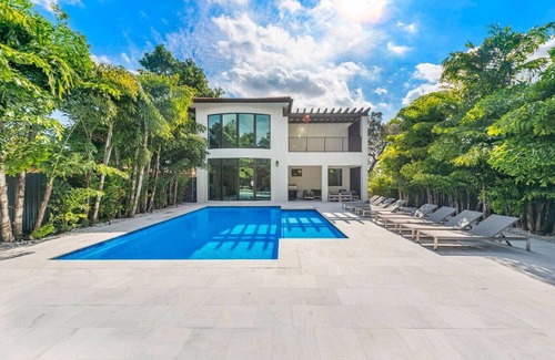 Coral Terrace Maison | Posh & Modern Villa with Pool