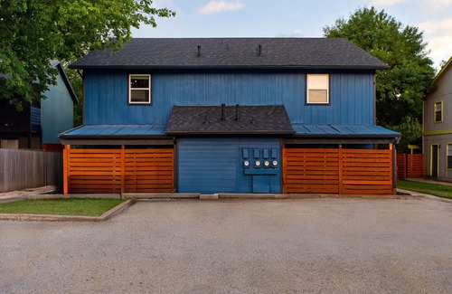 South Lamar Maison | Posh & Serene 2BR w Private Patio
