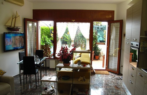 Naples Appartement | POSILLIPO studio "entrée séparée" FS avec terrasse, salle de bains, 3 lits +1