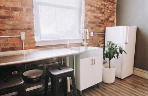 El Paso Appartement | Post Office Suite Downtown near Walking Trails, Ice Cream Parlor, Antique Malls
