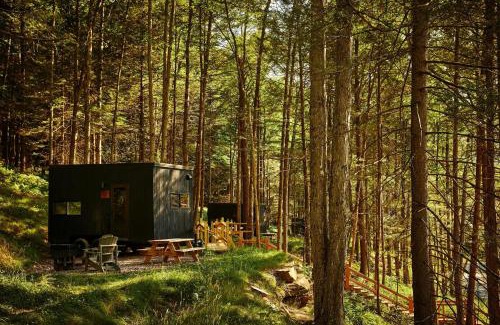Nelsonville Autre | Postcard Cabins Hocking Hills