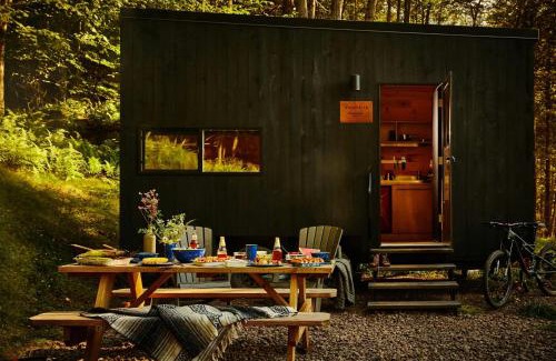 Kettle River Autre | Postcard Cabins Kettle River, Outdoor Collection by Marriott Bonvoy