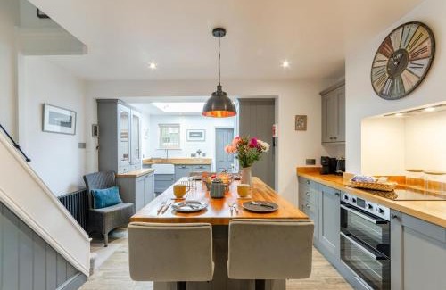 Holt Maison | Postmans Cottage