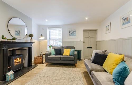 Holt Maison | Postmans Cottage