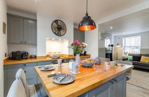 Holt Maison | Postmans Cottage
