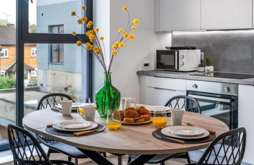Potters Bar Appartement | Potters Bar - FREE Parking - Private Bathroom - Netflix - 4 mins walk to station - 20 mins DIRECT TRAINS TO LONDON
