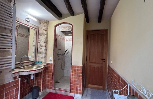 Feucherolles Lit Et Petit-Déjeuner | Pour les J O 16 jours. 375 € /jours Maison village CHAMBRE. 1 chien accepté