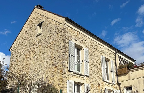 Feucherolles Lit Et Petit-Déjeuner | Pour les J O 16 jours. 375 € /jours Maison village CHAMBRE. 1 chien accepté