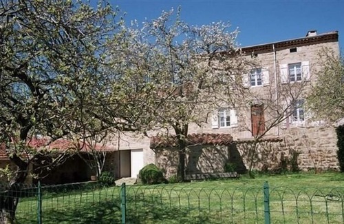 Champagnat-le-Jeune Maison | Pour un Séjour Reposant !
