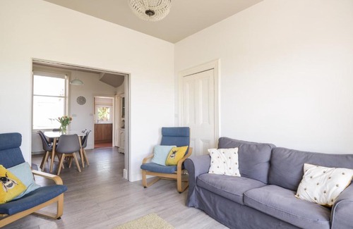 Powfoot Maison | Pow-Wow Shore Cottage