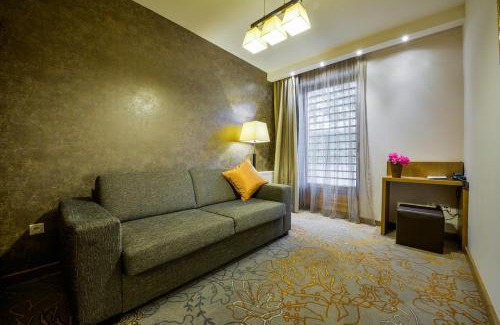 Alsopeteny Maison | Prónay-kastély