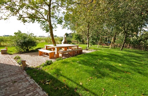 Easterwierrum Maison | Une église de vacances de luxe avec jardin et vue