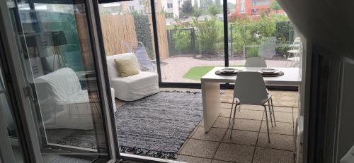 Letnany Appartement | Praha Letňany, zimní zahrada, parkování v garáži zdarma