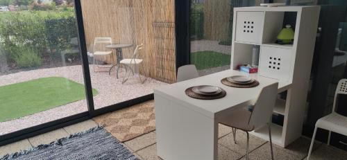 Letnany Appartement | Praha Letňany, zimní zahrada, parkování v garáži zdarma