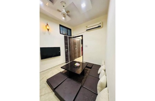 Delhi Cantonment Appartement | Prahar Homes with PS 5 Setup
