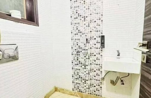 Delhi Cantonment Appartement | Prahar Homes with PS 5 Setup