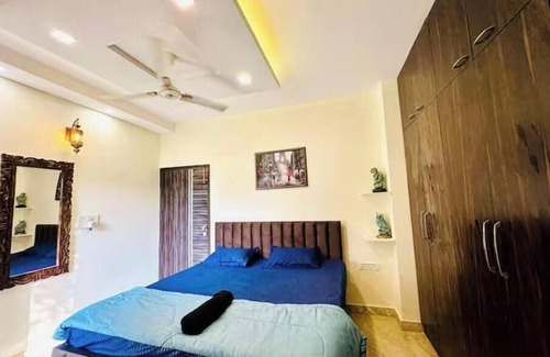 Delhi Cantonment Appartement | Prahar Homes with PS 5 Setup