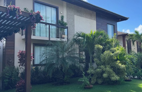 Itacimirim Maison | Beautiful house in Praia do Forte Bahia! It has a volleyball court and games room!