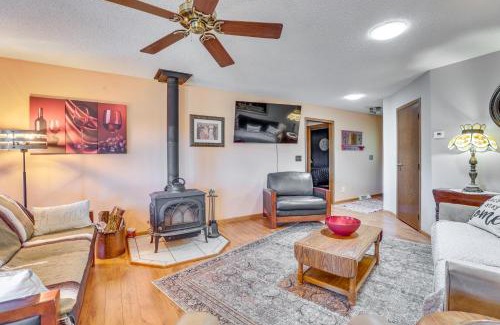 Prairie Du Chien Maison | Prairie du Chien Home with Yard 3 Mi to River!