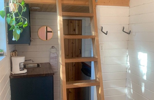 Rainbow Cabine | Prairie Rose Tiny House at Brazos House Retreat