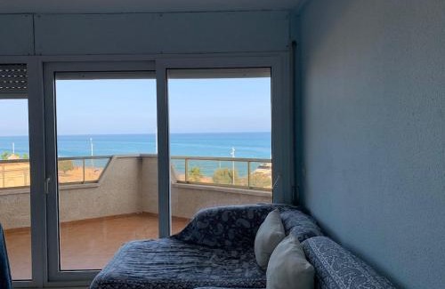 Pineda de Mar Appartement | Precioso apartamento en primera linea de mar Beautiful apartment on the first line of the sea