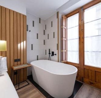 Alcoy Appartement | Precioso loft con bañera de isla