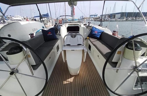 Badalona Location De Bateaux | Precioso velero en Badalona de 3 camarotes