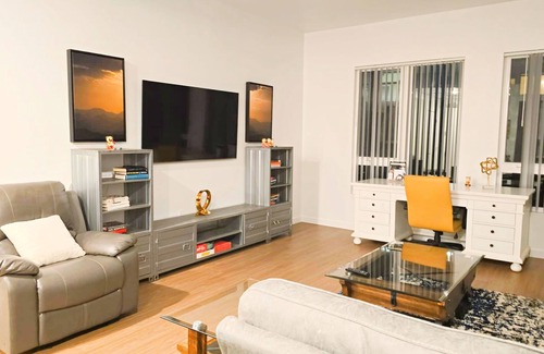 Little Tokyo Maison | Premier 2BR in Downtown LA's Art Hub
