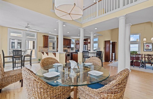 Ocean Isle Estates Maison | Magnifique Oceanfront Estate- Ascenseur, piscine, salle de théâtre avec bain à remous, à quelques pas de la plage
