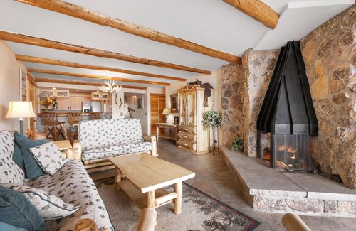 Dillon Copropriété | Premier Scenic Lakefront Luxury Heart of Colorado Ski Country