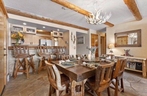 Dillon Copropriété | Premier Scenic Lakefront Luxury Heart of Colorado Ski Country