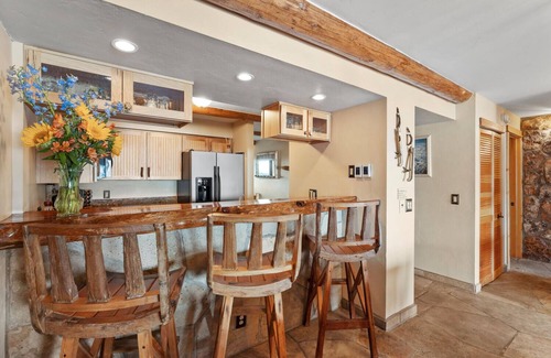 Dillon Copropriété | Premier Scenic Lakefront Luxury Heart of Colorado Ski Country