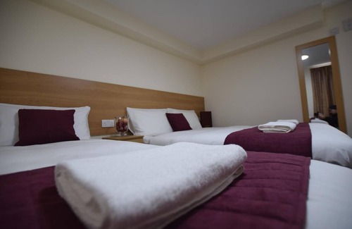 Loxford Maison | PremierLux Serviced Apartments