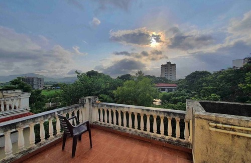 Talegaon Dabhade Maison | Premium 3BHK villa, Splash-pool nr Pune / Lonavla