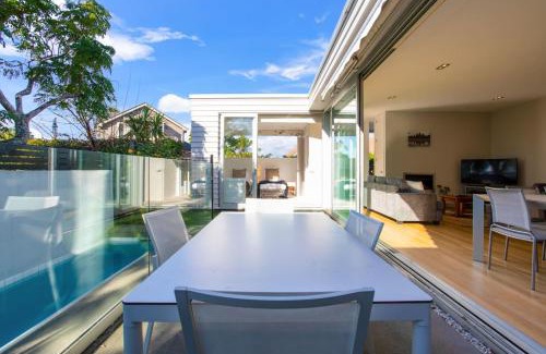 Freemans Bay Maison | Premium Abode with Plunge Pool steps to Ponsonby