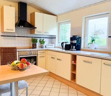 Grossenkneten Appartement | Premium Apartment mit Ofen, Badewanne & Dusche, Parkplatz, ganze Wohnung