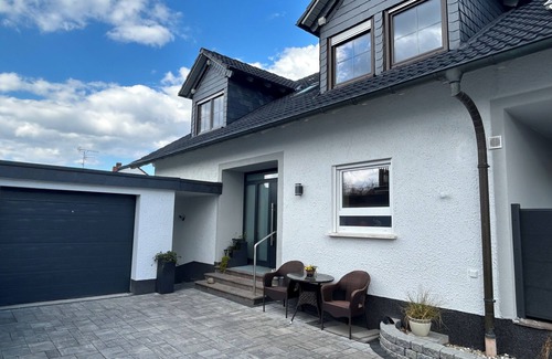 Schaafheim Appartement | Premium Furnished 120 m² Villa Apt - Quiet, Well-Connected Location