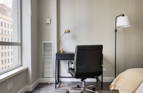 Rush and Division Appartement | Premium Gold Coast 2BR w/ Gym & Lounge, 1 block to L, by Blueground