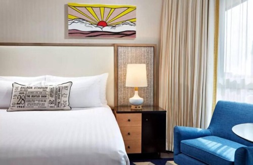 Civic Core Hôtel | Premium King-Bed Suite in Central San Diego