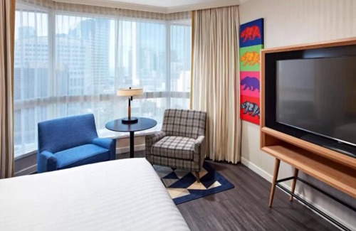 Civic Core Hôtel | Premium King-Bed Suite in Central San Diego