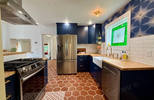 West Main HIll Maison | Charming 2-bedroom house with WiFi, AC in welcoming Kalamazoo