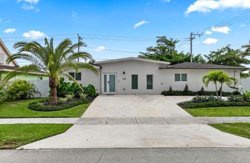 West Perrine Maison | Premium Miami Villa Resort Pool, Golf & BB Court L05