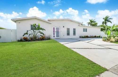 West Perrine Maison | Premium Miami Villa Resort Pool, Golf & BB Court L05