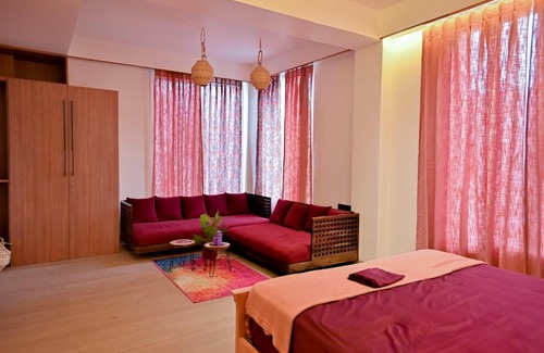 Guwahati Appartement | Premium room in a luxury villa