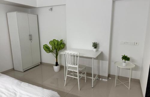 Kharadi Appartement | Premium Serviced Apartments by Abhibha Stays AC WiFi Smart Tv Besides EON IT Park