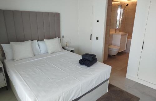 Gibraltar Appartement | Premium Studio with Sea Views and Pool