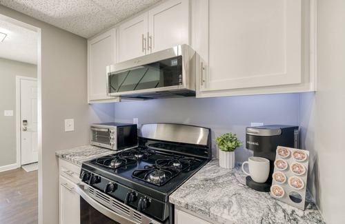 Peachtree Corners Maison | Premium Townhome #2 w/ 2 King Beds & Luxury Baths