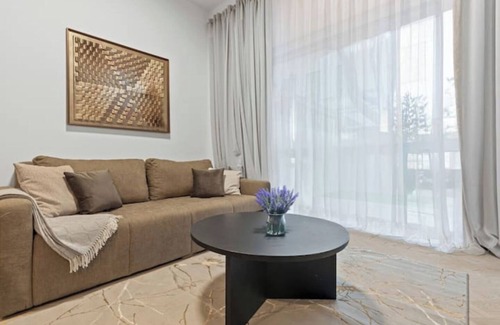 Roßau Appartement | Premium XL 1-BR Apartment with Terrace & Garden